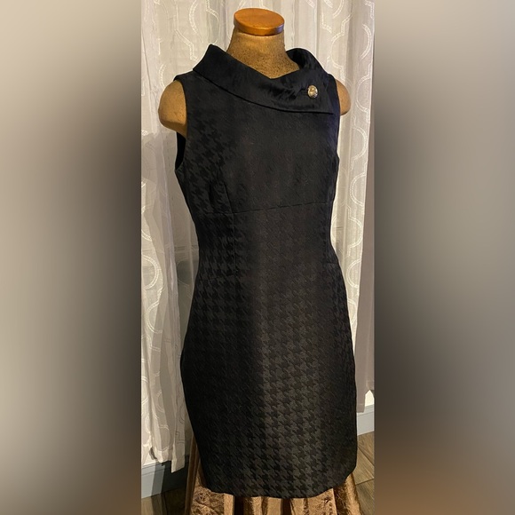 Tahari ASL Jacquard Print Envelope Collar Dress in Black - Picture 2 of 6